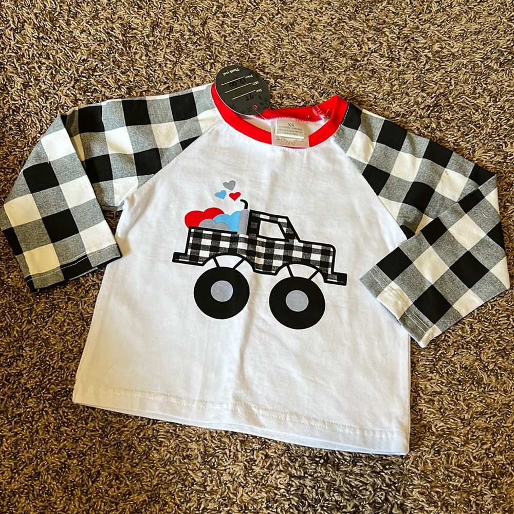 NWT 2t trucks n hearts